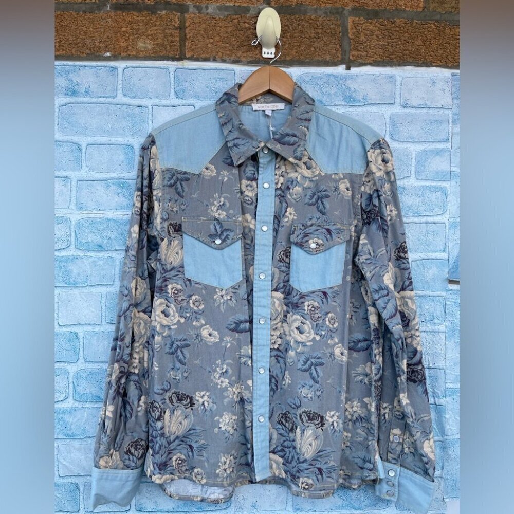LOVE THE LABEL ANTHROPOLOGIE FLORAL CHAMBRAY BUTTONDOWN TOP LARGE - Picture 4 of 16
